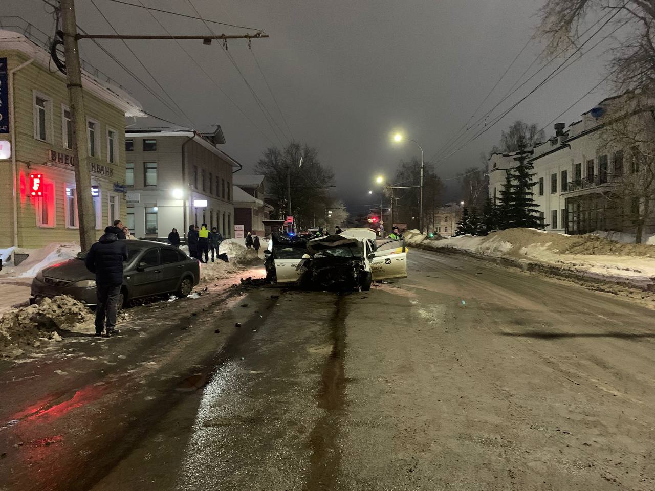 Двое мужчин погибли в жутком ДТП в центре Вологды